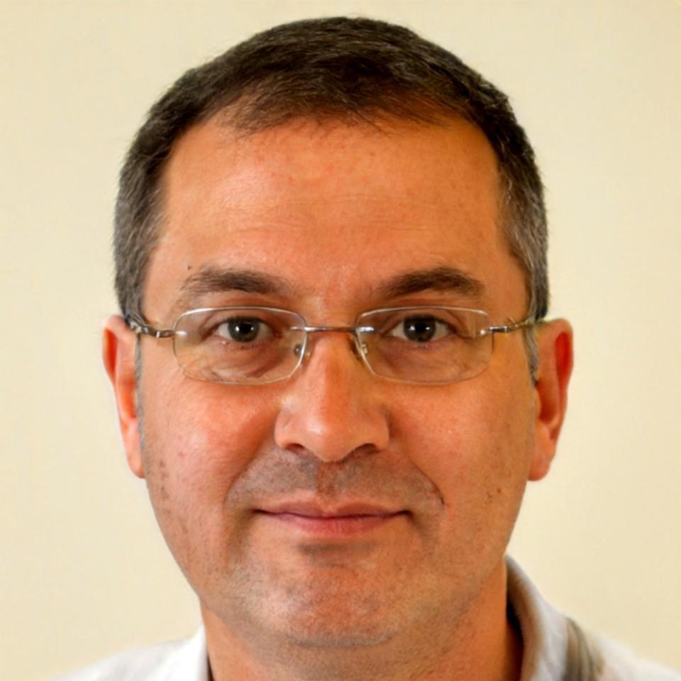 Retrato profesional de Nicolás Villalobos